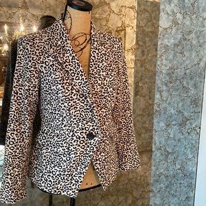 Beautiful forgiving flattering women’s cheetah print blazer never worn NWOT